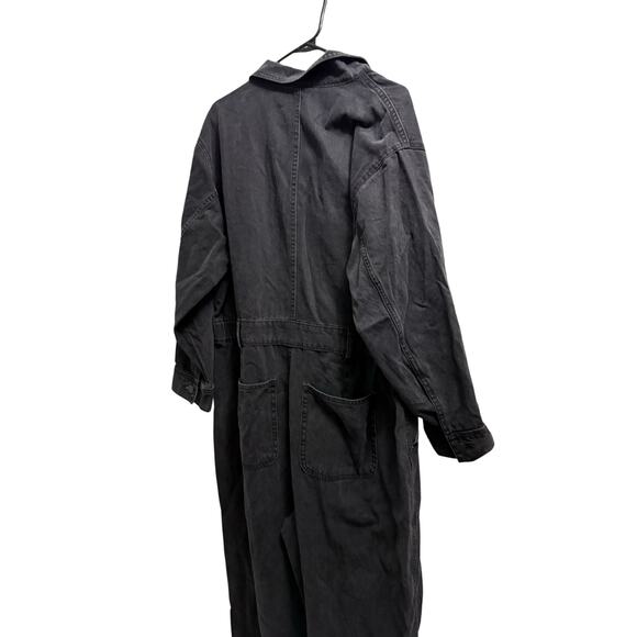 Universal Thread Women's Long Sleeve Utility Baggy Denim Jumpsuit in black. - Picture 4 of 4